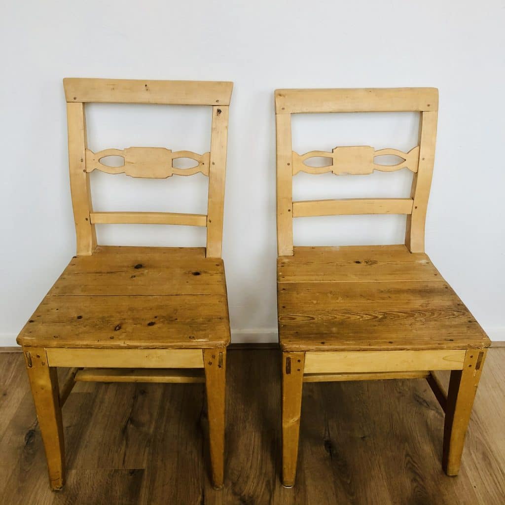 Vintage houten stoelen UitZweden